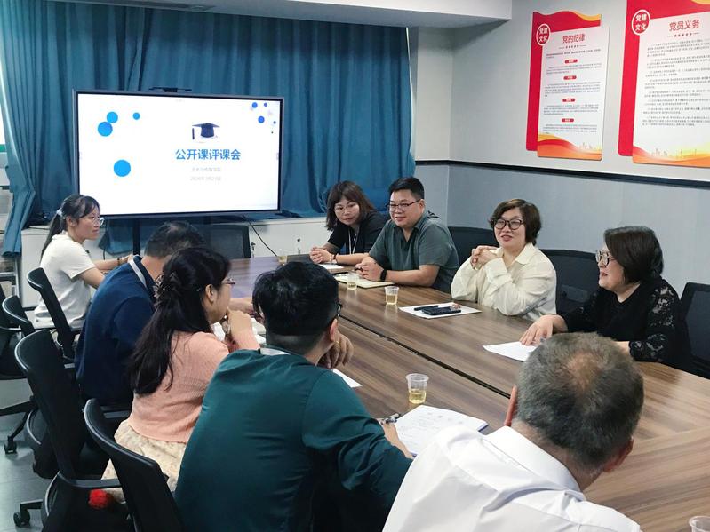 校领导深入课堂听课评课 把脉艺...