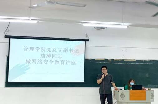 图片包含 室内, 男人, 站, 女人

描述已自动生成