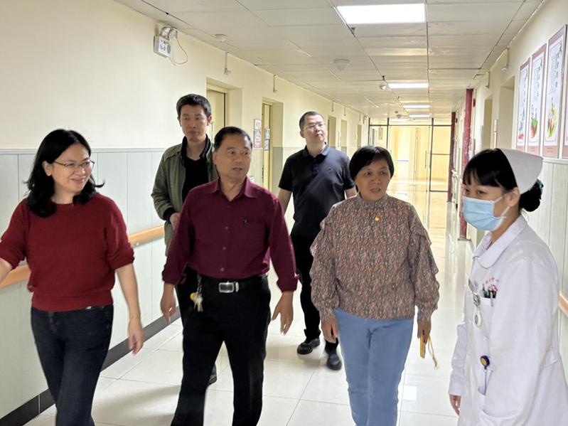 雷毅雄院长一行赴中新医院访企拓...