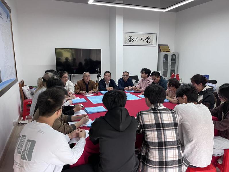 校企携手筑根基，产教融合育匠才...