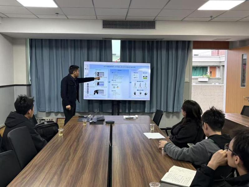 校企洽谈谋新篇，共育智能机器人...