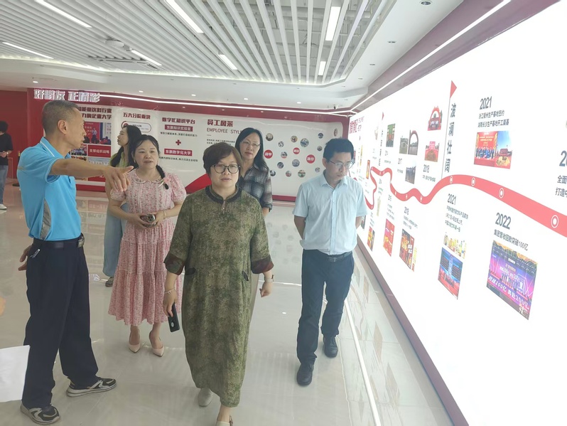 访企拓岗促就业 校企融合谋新篇...