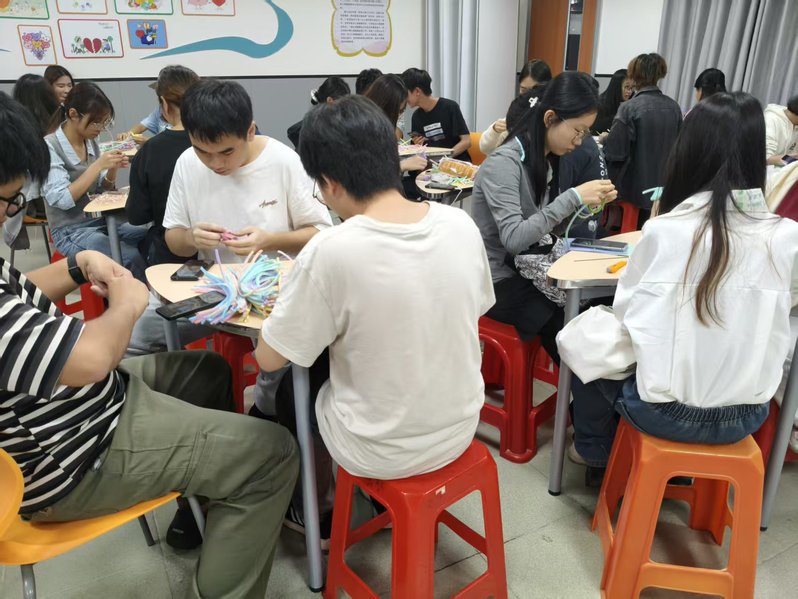 五育并举系列活动：“扭扭绳·我...