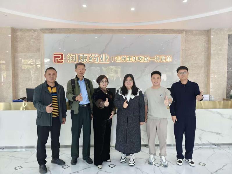 潘菽弢博士随学校领导赴两家药食...