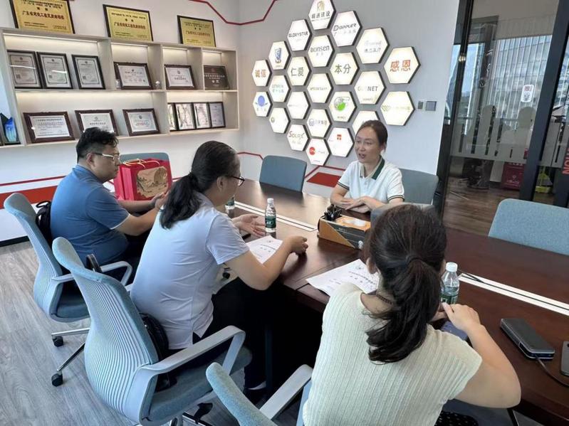 情系学子暖中秋，校企携手谱新篇...