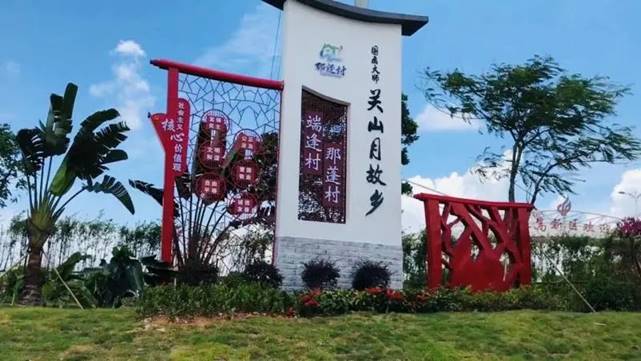 图片包含 草, 户外, 建筑, 房子

描述已自动生成